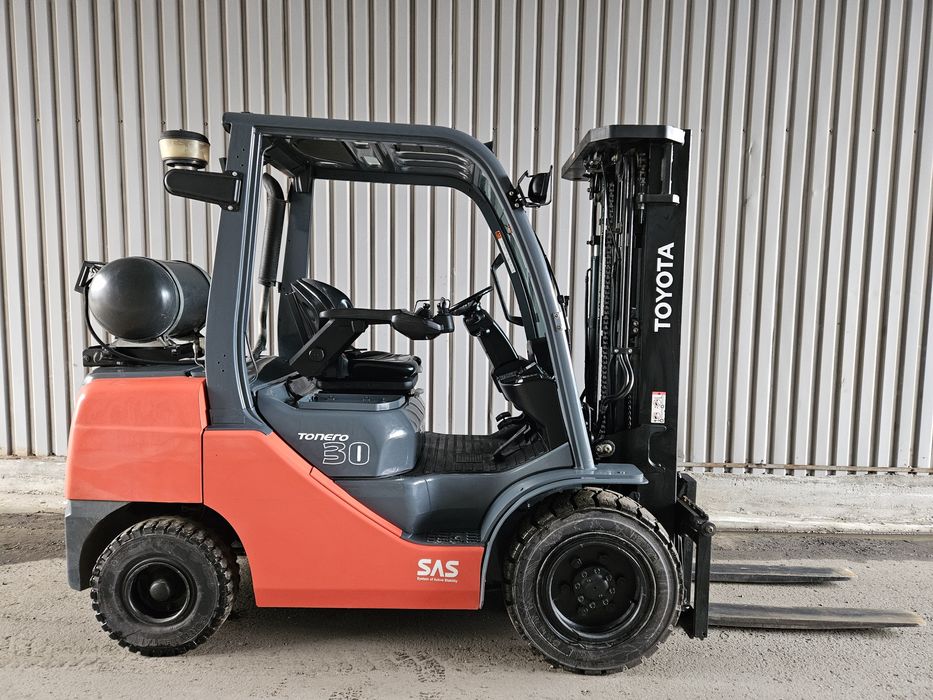 Навантажувач Toyota 3 т газ/бензин. Вилочный погрузчик Toyota 3 т