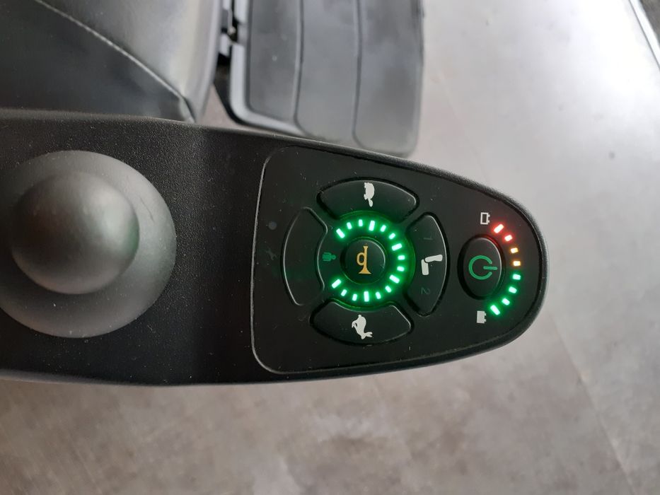 Cadeira de rodas elétrica semi-nova