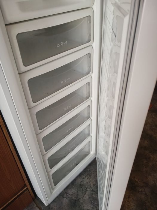 Продам морозильную камеру  LG