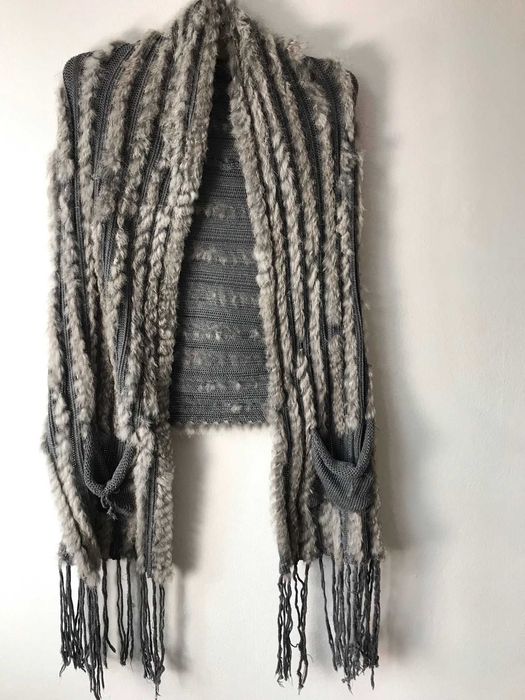 Szary szal kamizelka z futra z królików Phanie Mode ponczo peleryna