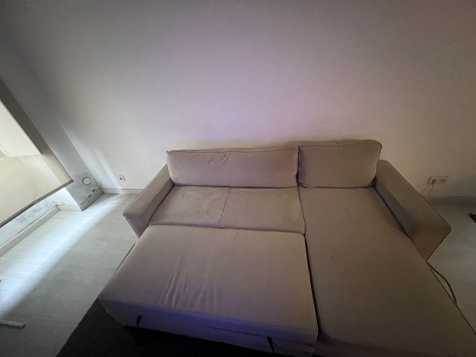 Sofa  cama com lugar para arrumamar  e mesa de 3 lugares estensíva