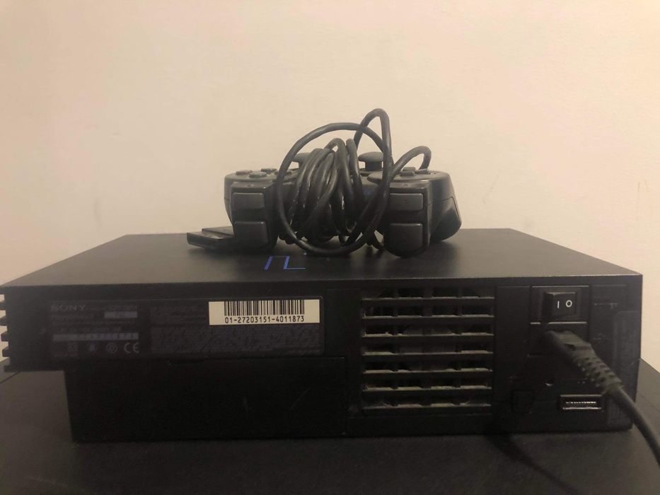 PLAYSTATION 2 sprawne w stanie jak na zdjęciu pad plus mikrofon i gra