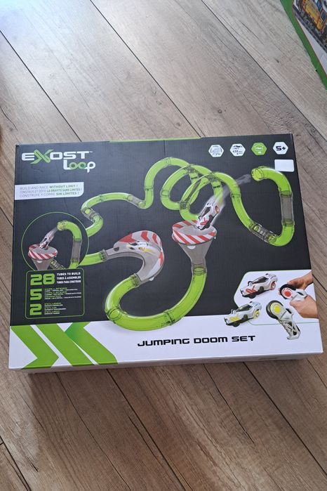 Продаю б/в Гоночний трек Silverlit Loop Шалений стрибок + 2 машинки на