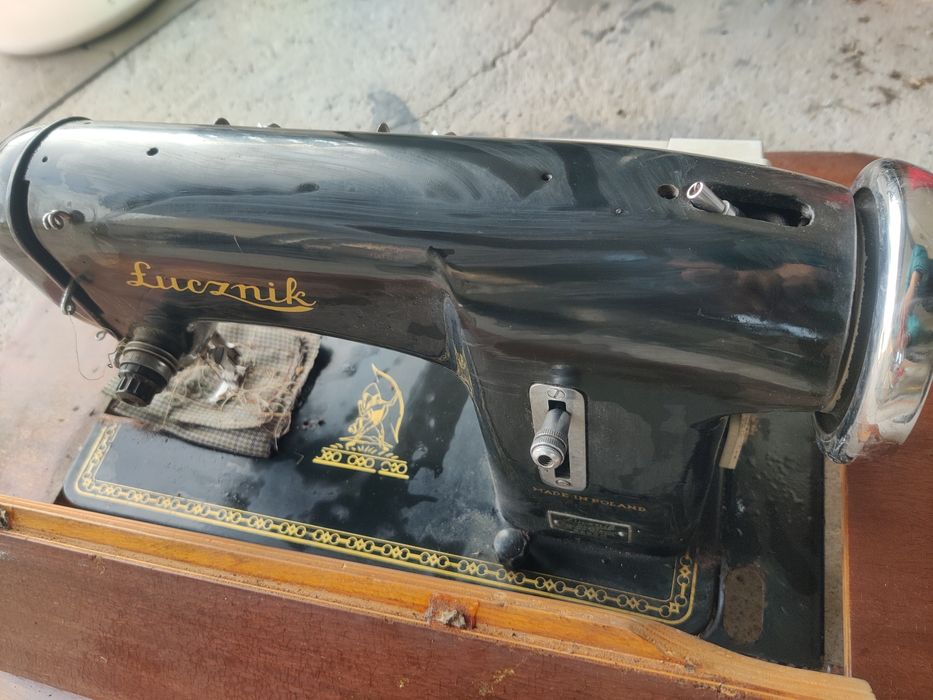 Zabytkowa maszyna do szycia Łucznik