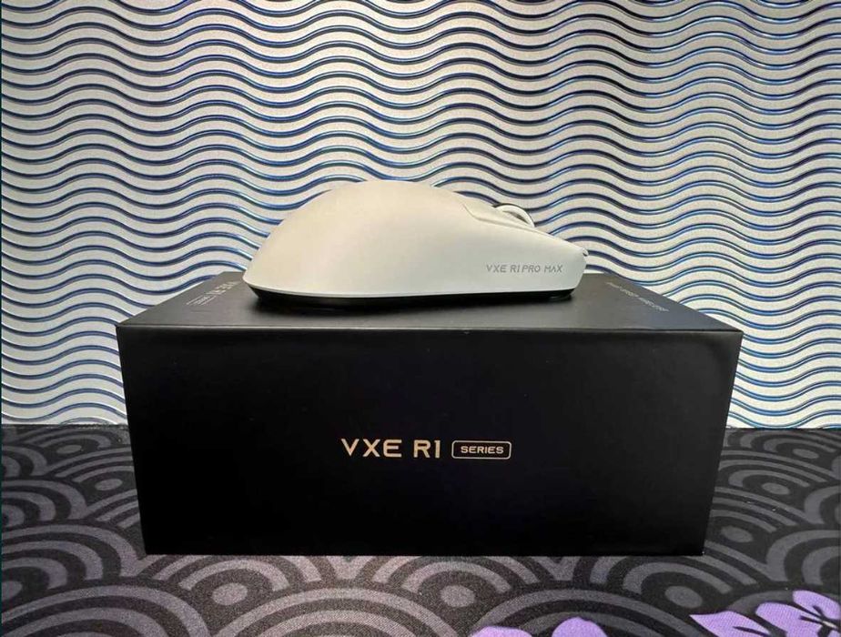 VGN VXE R1 Pro Max White