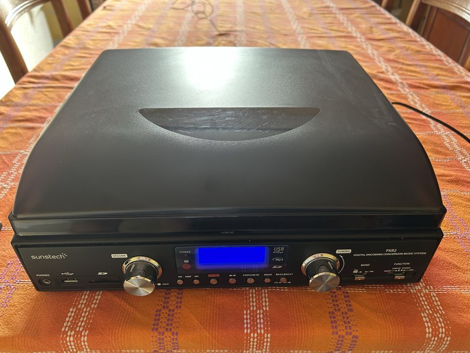Sistema compacto gira-discos, leitor/gravador mp3, radio FM