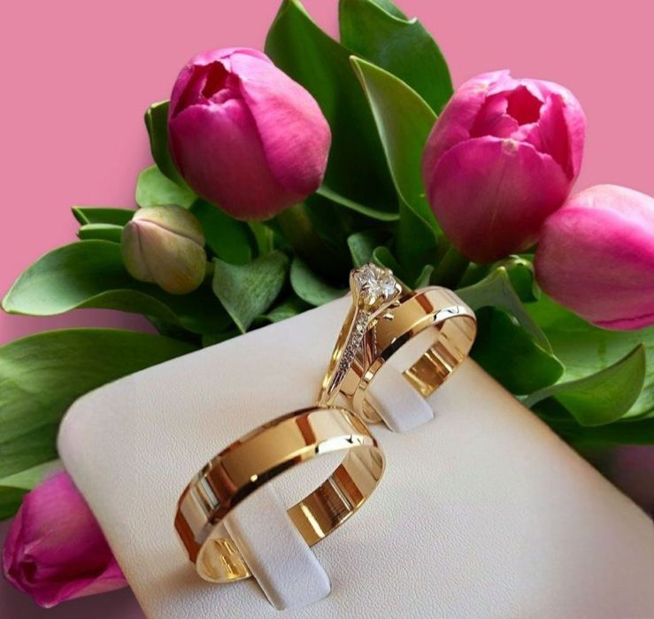 Pełne wdzięku złote OBRĄCZKI ślubne