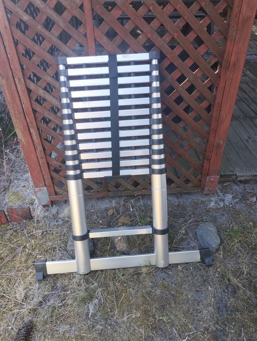 Sprzedam drabinę teleskopową aluminiową 3,8 m 13 stopni.