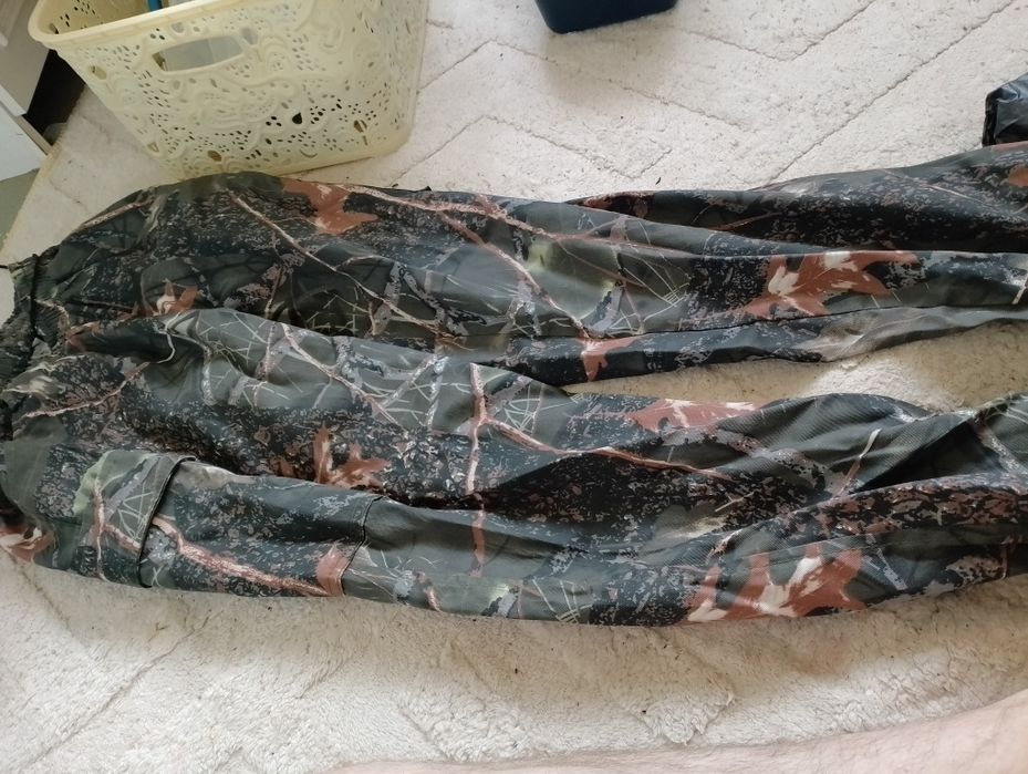 Шапка осень весна белоикомуфляжная с ягуаром теплая. Штаны летние и зи