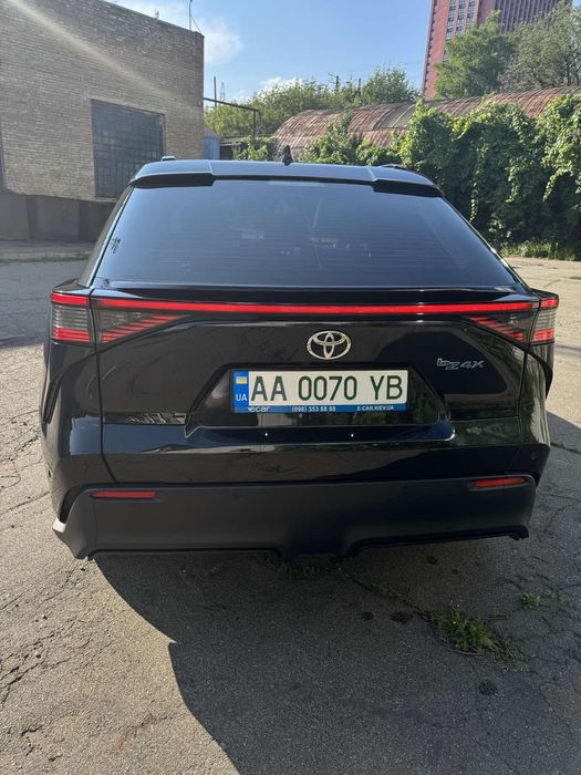 Продам тойоту BZ4x 2023