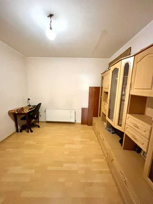 Продаж 2-поверхового будинку на два входи