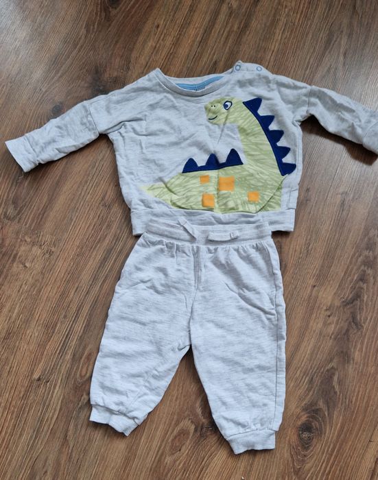 6 kompletów dresowych