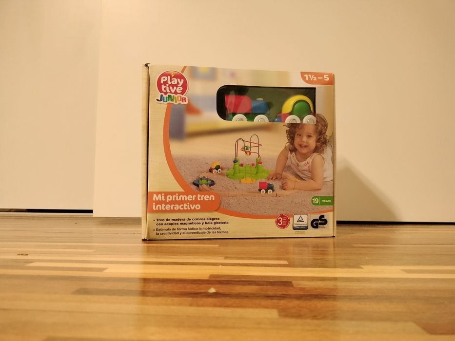 Comboio de madeira interativo