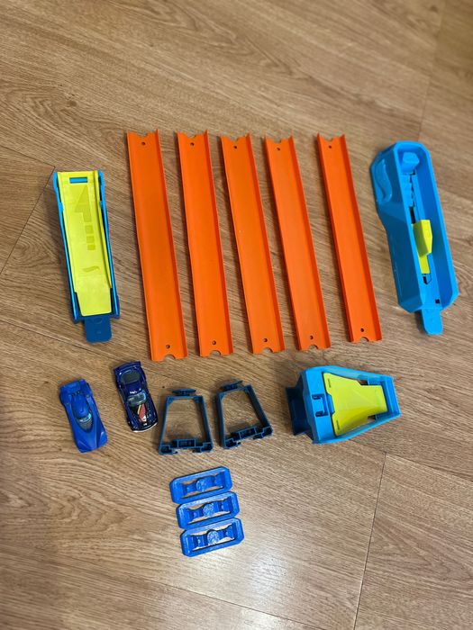 Трек Hot Wheels з машинками