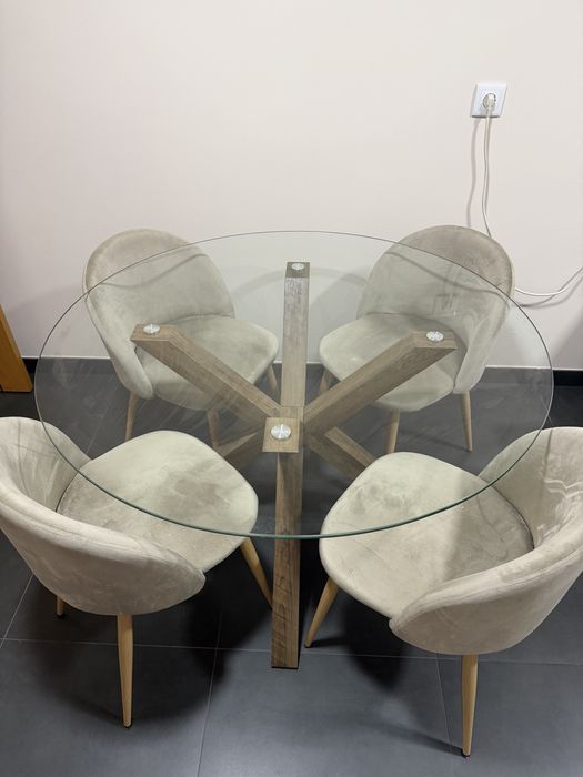 Conjunto mesa redonda + 4 cadeiras | Kave Home/Sklum