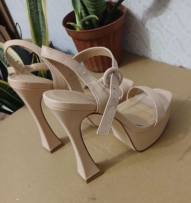 Босоножки нюдовый цвет  нежные