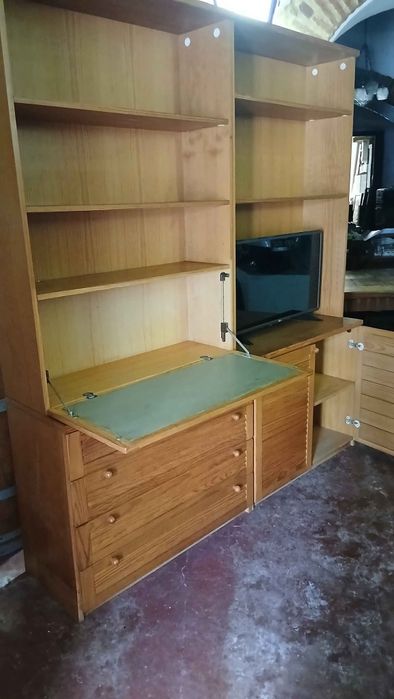 Mesa + cadeiras + móveis