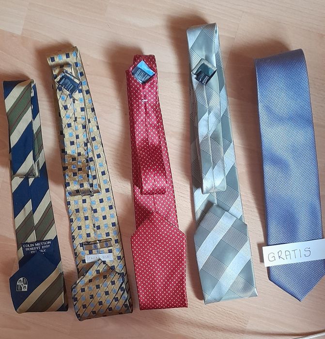 Krawat.  4 szt. + 1 szt.gratis