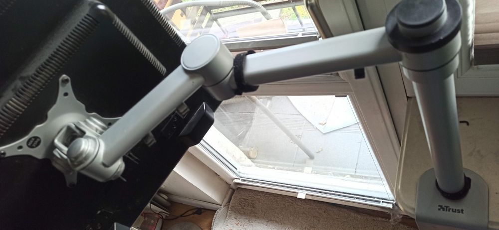 Monitor + uchwyt PC komputer