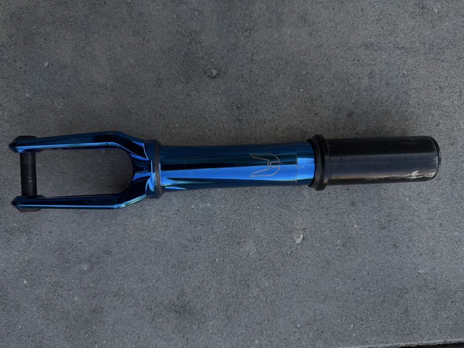 Widelec ethic merrow v3 ihc blue chrome