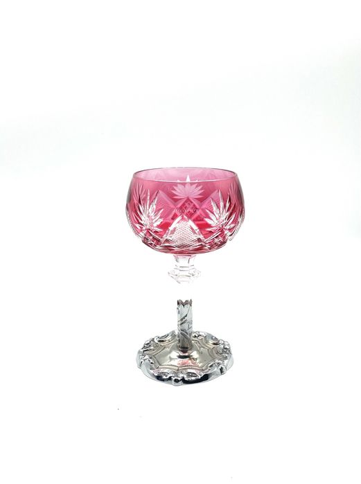 Cálice em cristal lapidado e pé em estanho