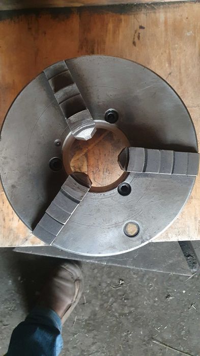 Uchwyt tokarski 250 mm – 3-szczękowy, samocentrujący