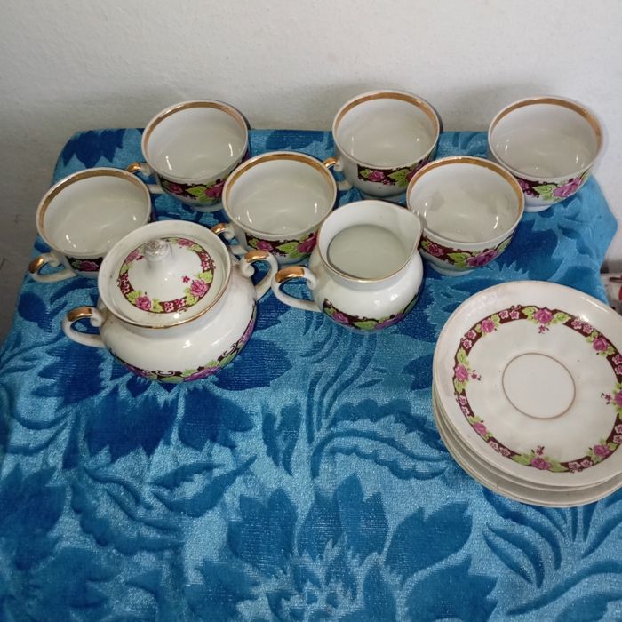 Вінтажний порцеляновий чайний сервіз на 6 осіб з позолотою