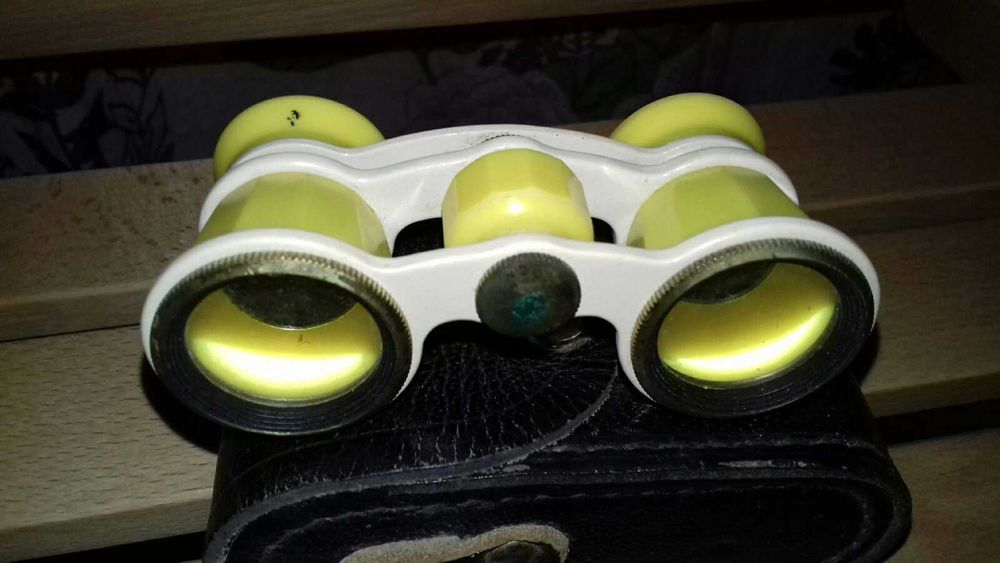 Бинокль театральный