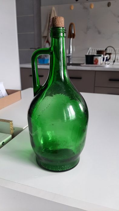 Бутыль зеленая из стекла