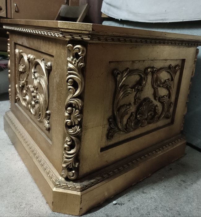 Base de mesa dourada