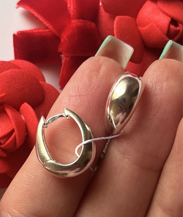 Продам серебряные серьги.