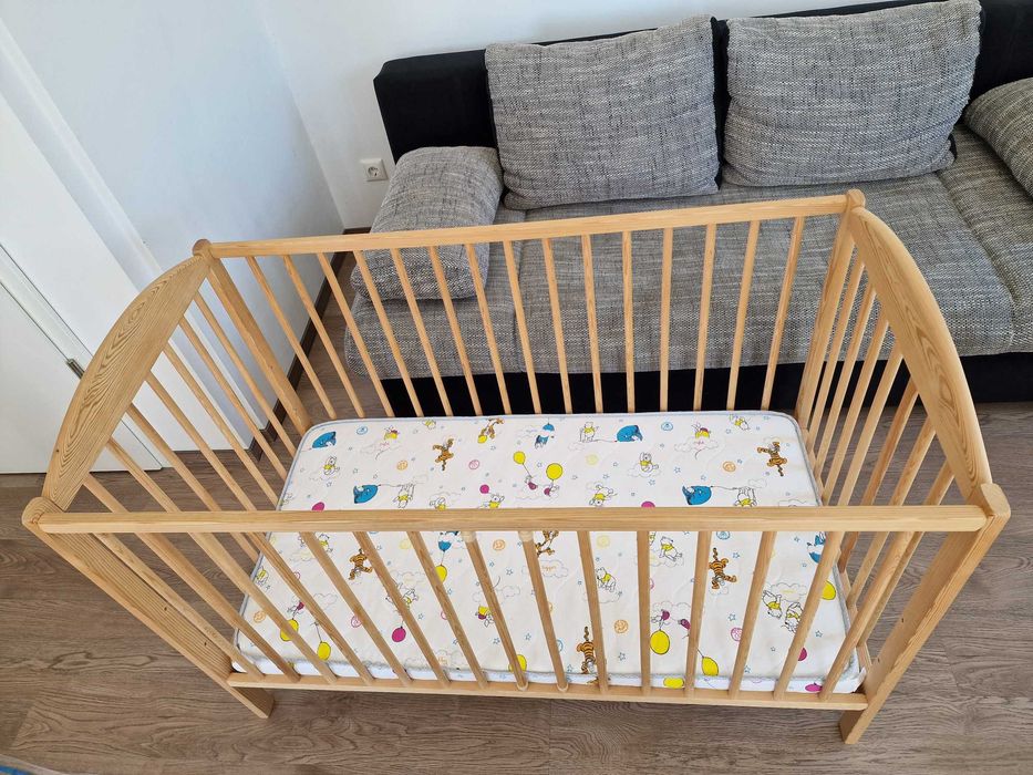 Łóżeczko dziecięce drewniane z materacem