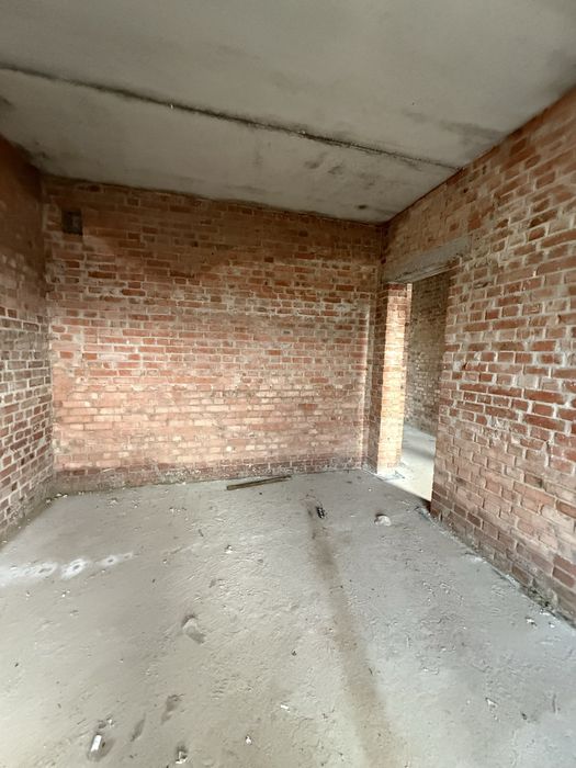 Продам будинок з гаражем в Білій Криниці за Караваном