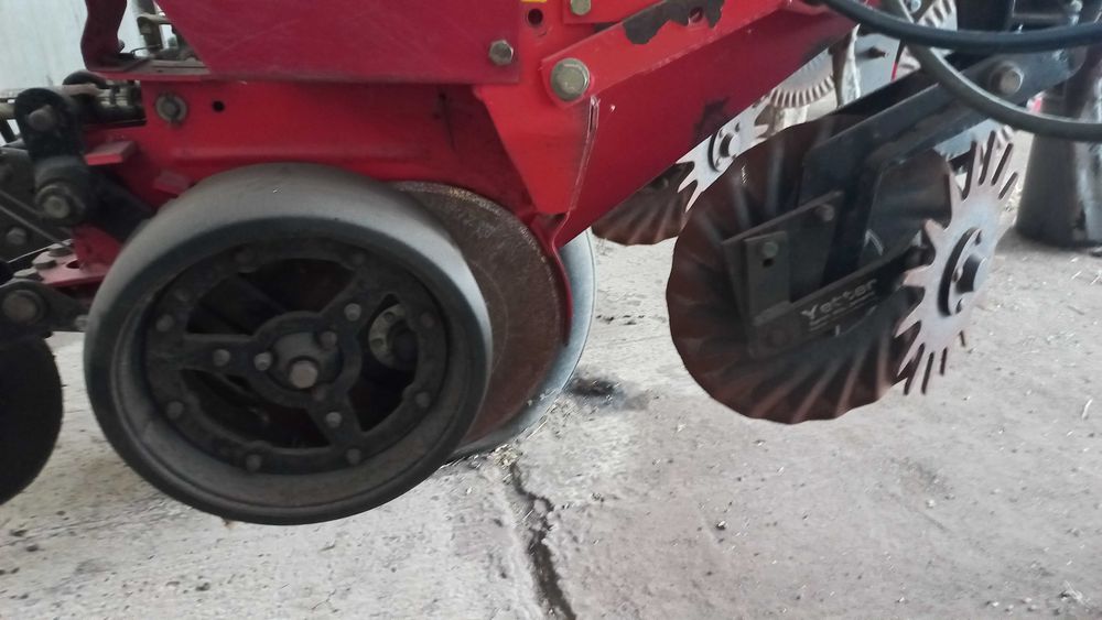 Сівалка пропашна MF 555