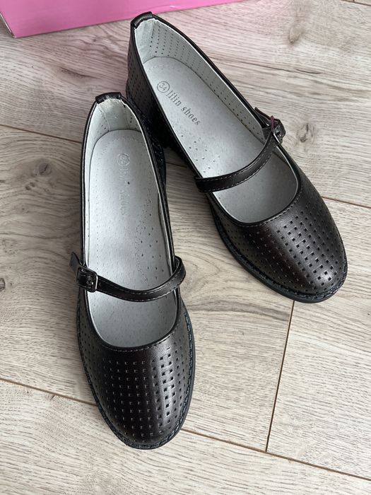 Туфлі нові на дівчинку 34р 22см шкільна форма туфли