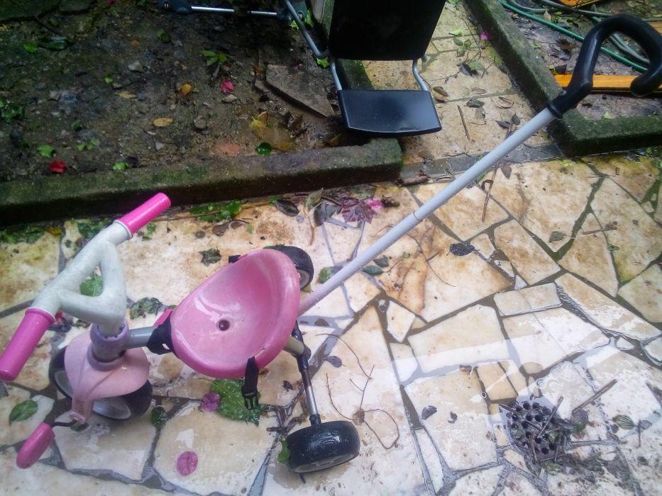 1carrinho bebe+2bercos+1banheira+1triciclo tudo 20eur