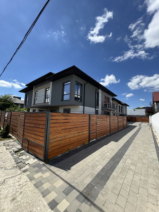 Продам 2-х поверховий Таунхаус із терасою, готовий до ремонту