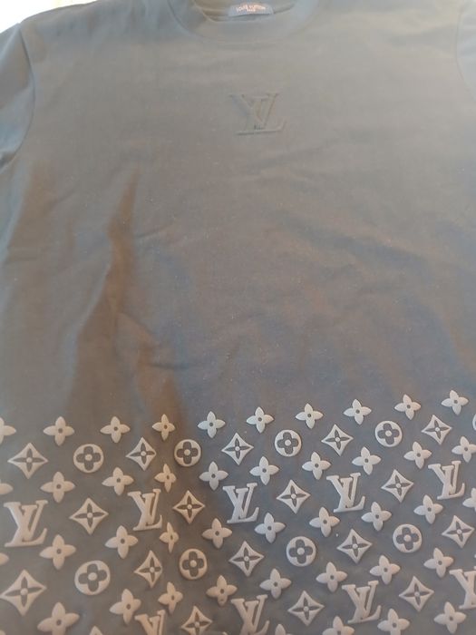 T-shirt Louis Vuitton original á venda em promoção