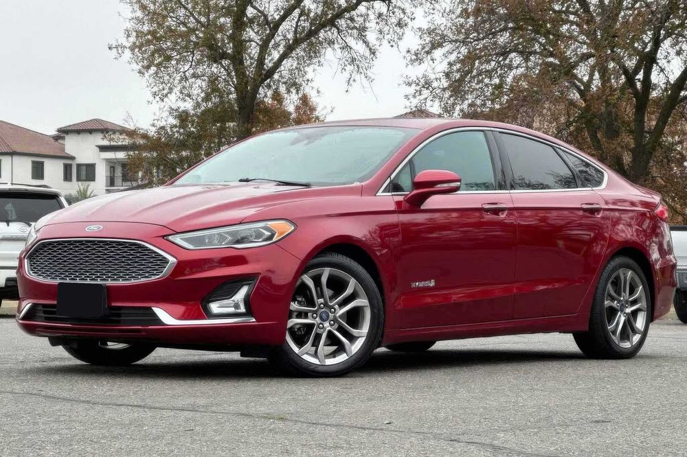 Ford Fusion Hybrid Titanium      2019
