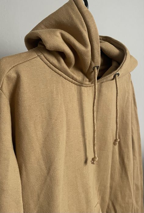 Bluza z kapturem i dużą kieszenią