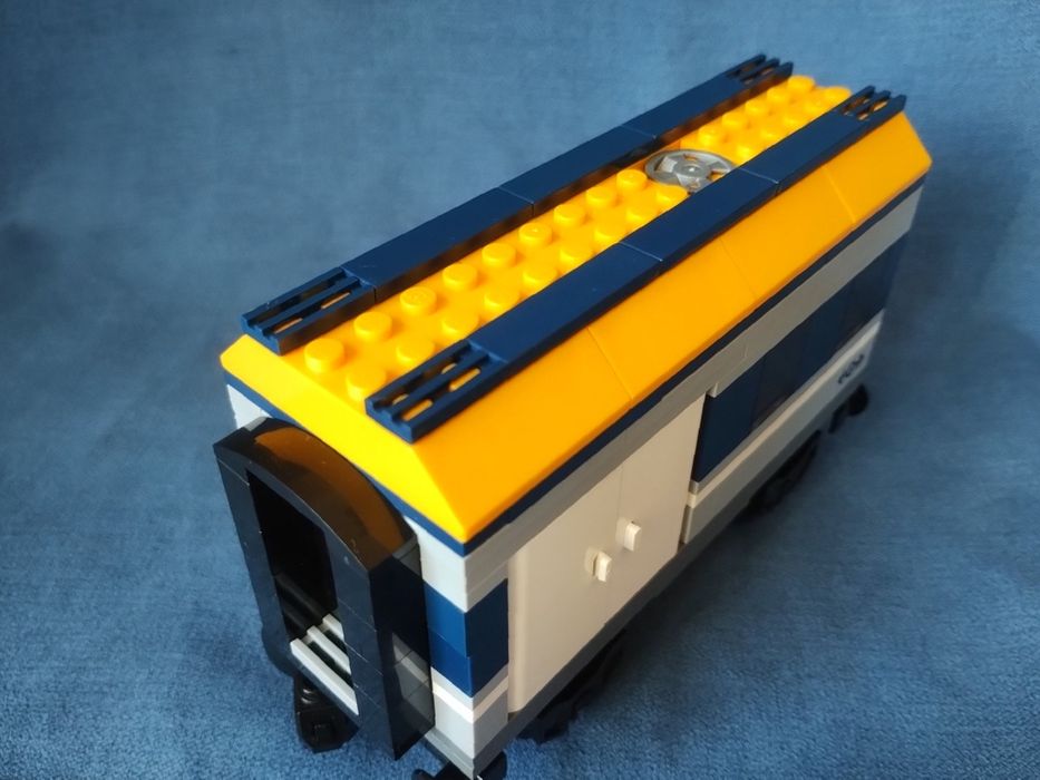LEGO train wagon pocztowy ver.2 do pociągu osobowego 60197