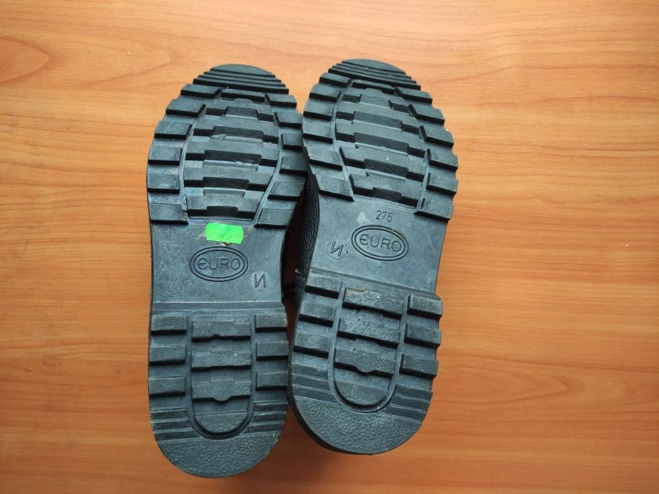 Робочі черевики різні