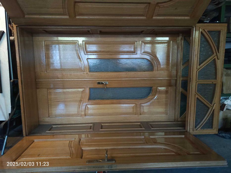 Продаю двері дубові