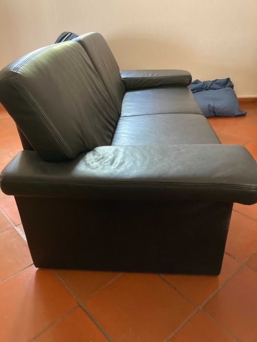 Sofá 3 Lugares em Pele Preta – Excelente Estado