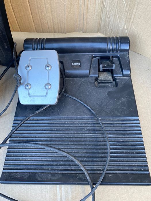 volante e pedais da Logic3 para pc e ps2