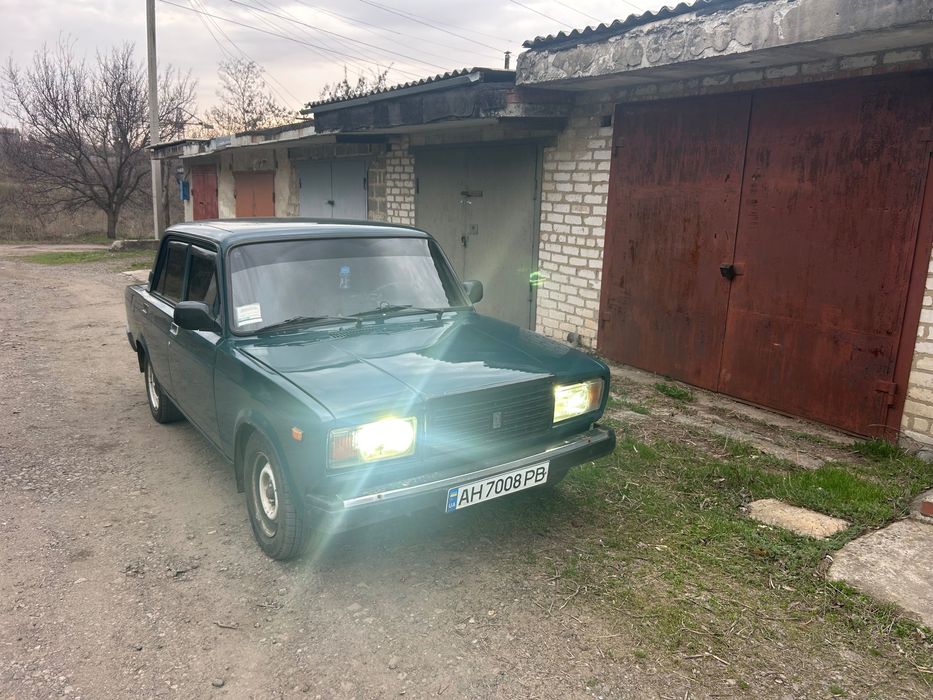 Автомобіль Ваз 2107.