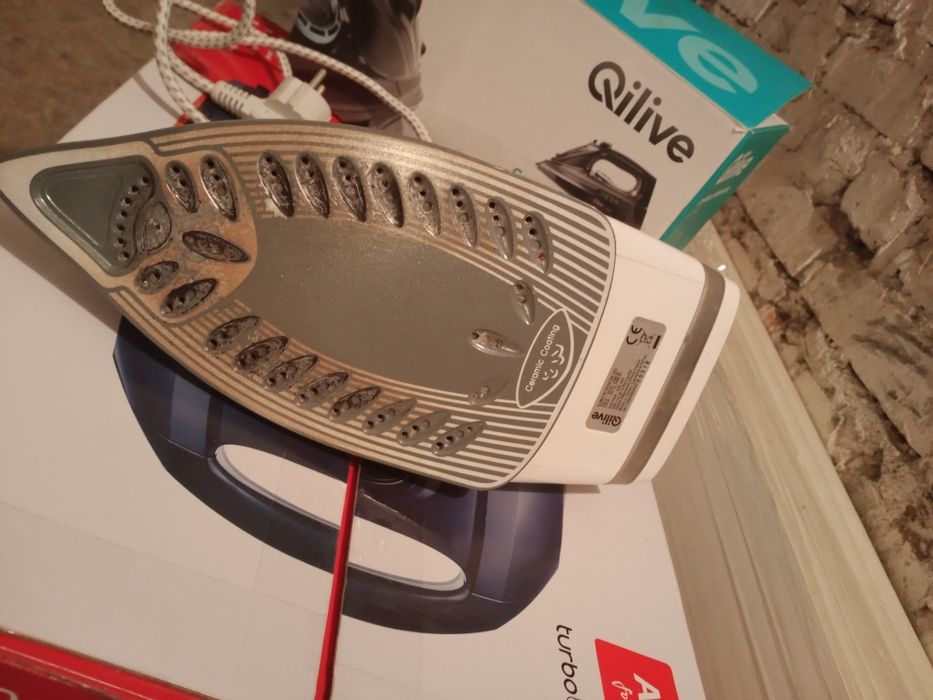 Sprawne duże żelazko.