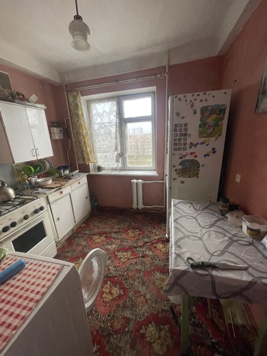 Продається 2- кімнатна квартира,метро Лісова