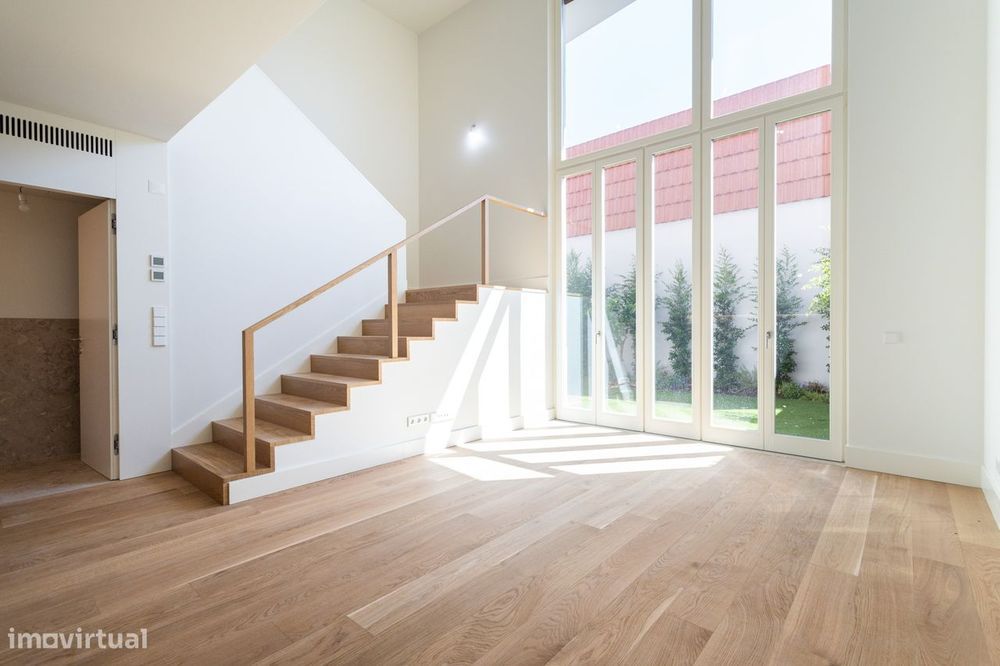 Apartamento De Luxo, T2 Duplex,  A 3 Minutos Da Av. Da Liberdade