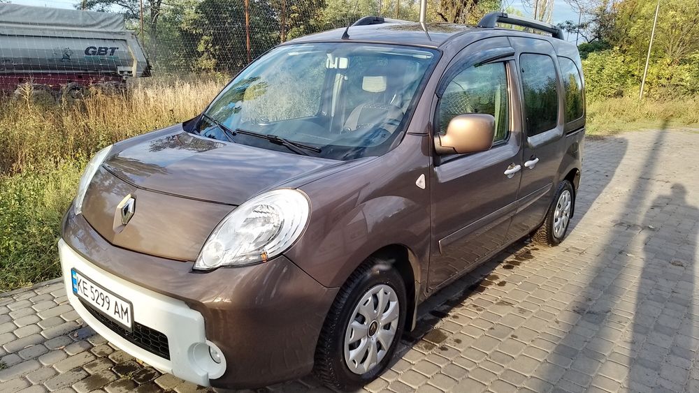 Продам Рено Кенго 2012.